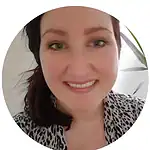 Naisten kasvojen lähikuva, ystävällinen hymy, hoitaja DG Healing.